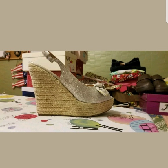 Shoes - Picture 7 of 8